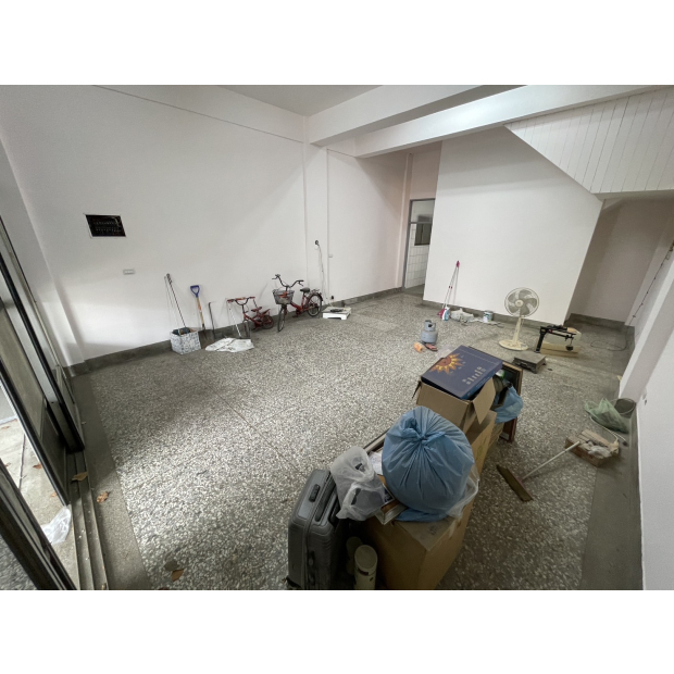 南區南平路透天店面出租｜1F+B1・31坪