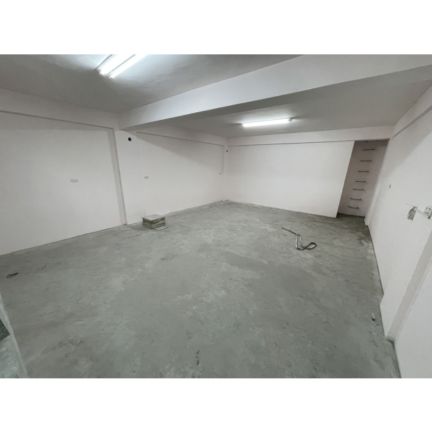 南區南平路透天店面出租｜1F+B1・31坪